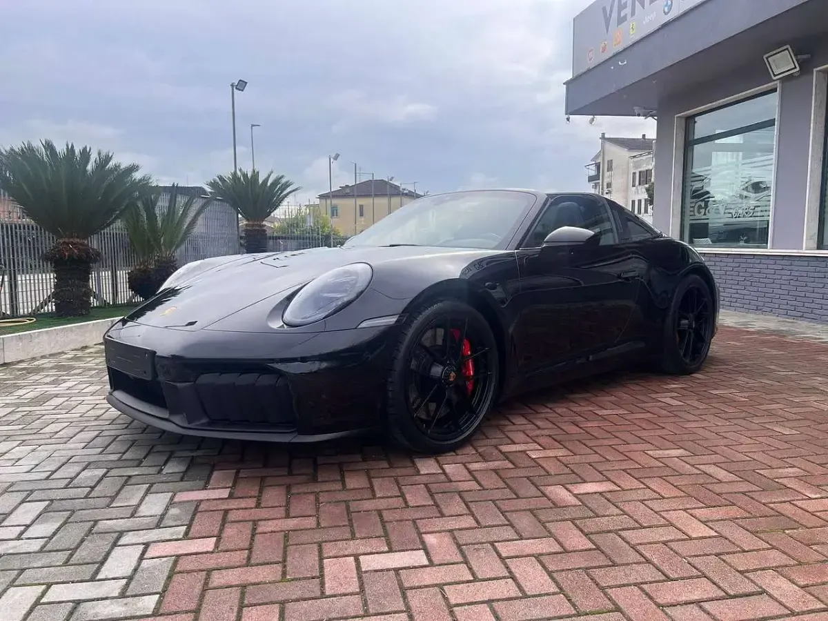 Usata Porsche 911 Carrera 4 GTS Targa 541 CV (397 kW) 2026 Nero Cabrio