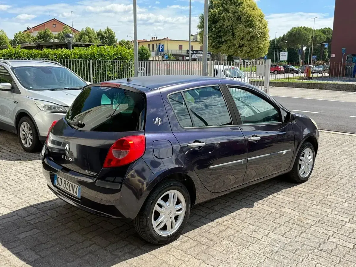 Usata Renault Clio II Luxe 75 CV (55 kW) 2006 Nero Berlina
