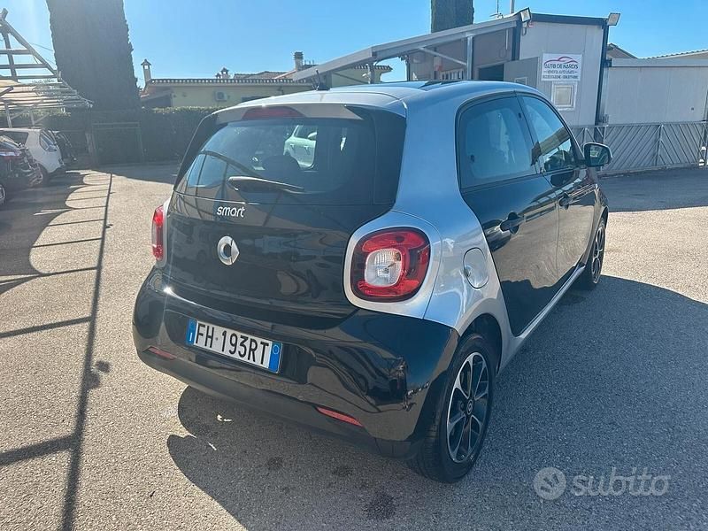 Usata Smart ForFour 70 CV (51 kW) 2016 Nero Utilitaria