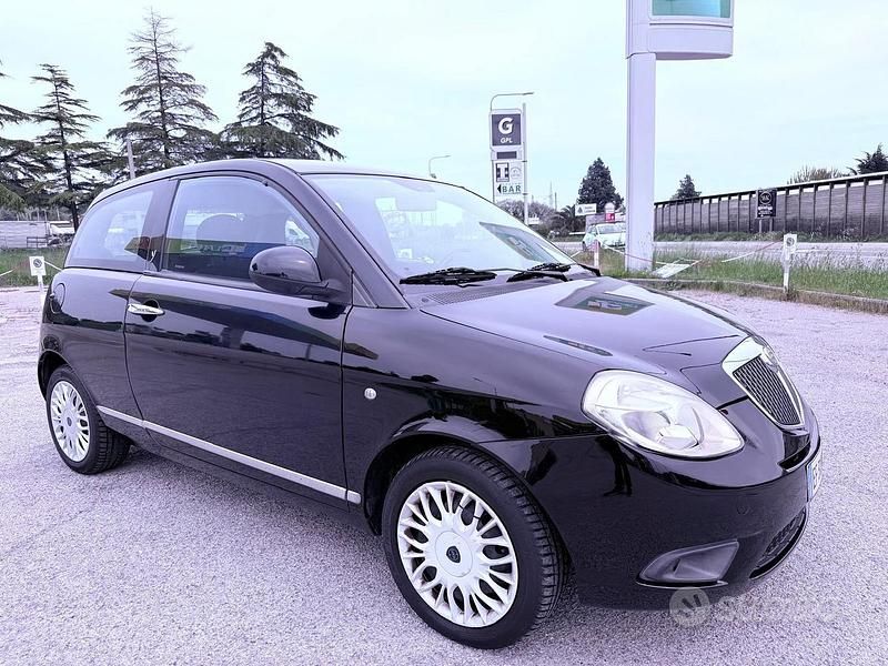 Usata Lancia Ypsilon 69 CV (50 kW) 2010 Nero Utilitaria