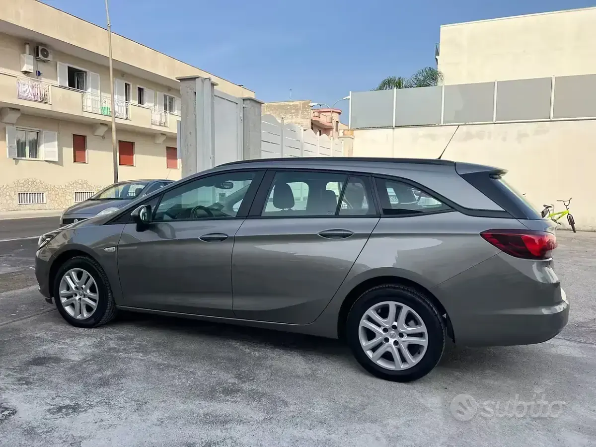 Usata Opel Astra 95 CV (69 kW) 2016 Giallo Station wagon