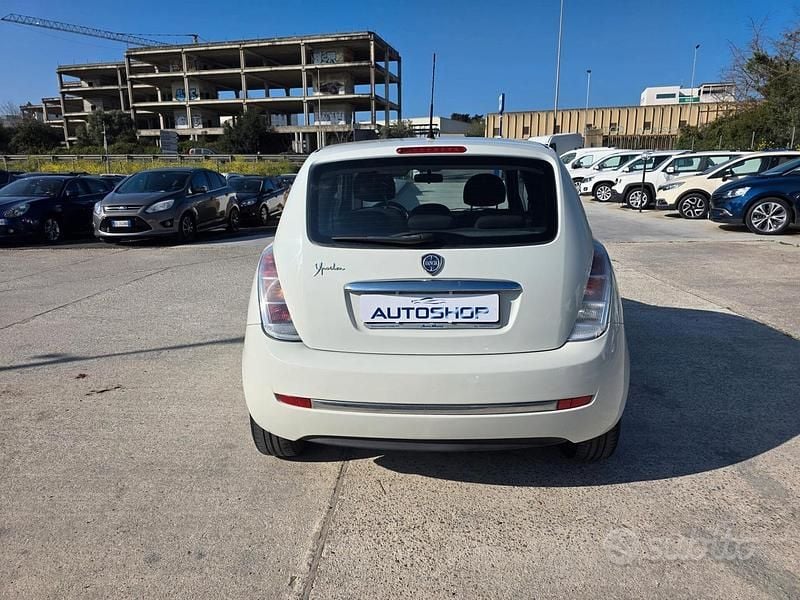 Usata Lancia Ypsilon 69 CV (50 kW) 2011 Bianco Utilitaria