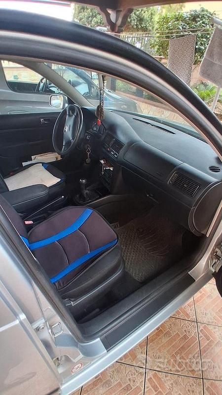 Usata VW Golf IV 101 CV (74 kW) 2002 Berlina