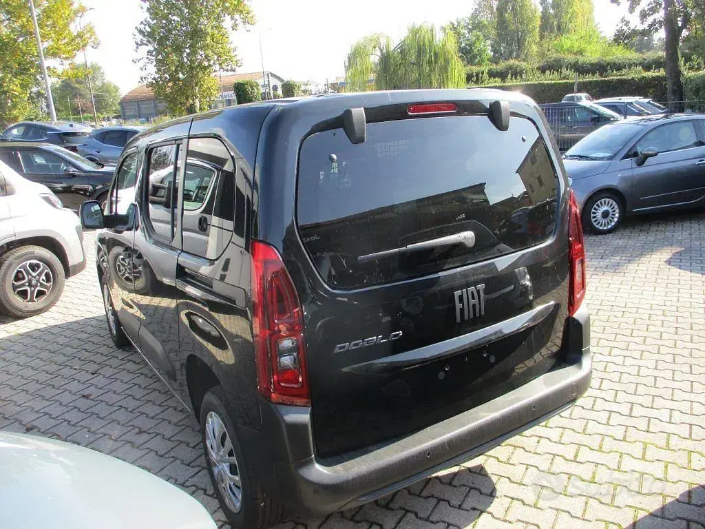 Nuova Fiat Doblò 131 CV (96 kW) 2025 Nero Monovolume