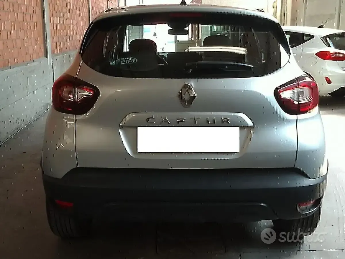 Käytetty Renault Captur Zen 90 HP (66 kW) 2018 Harmaa Katumaasturi