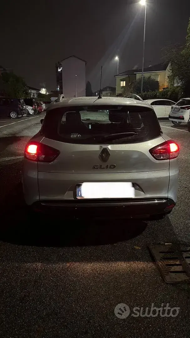 Usata Renault Clio Zen 90 CV (66 kW) 2019 Grigio Station wagon