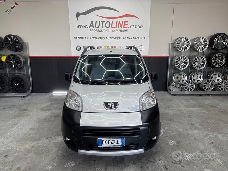Begagnad Peugeot Bipper 70 HK (51 kW) 2009 Grå Minibuss