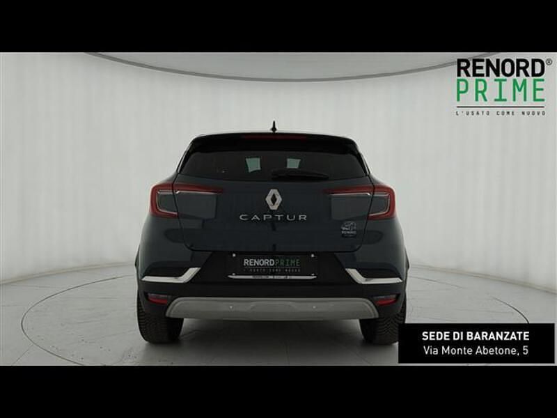 Usata Renault Captur Techno 145 CV (106 kW) 2022 Blu scuro SUV