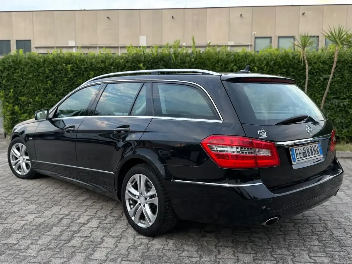 Usata Mercedes E350 Avantgarde 265 CV (194 kW) 2012 Nero Station wagon
