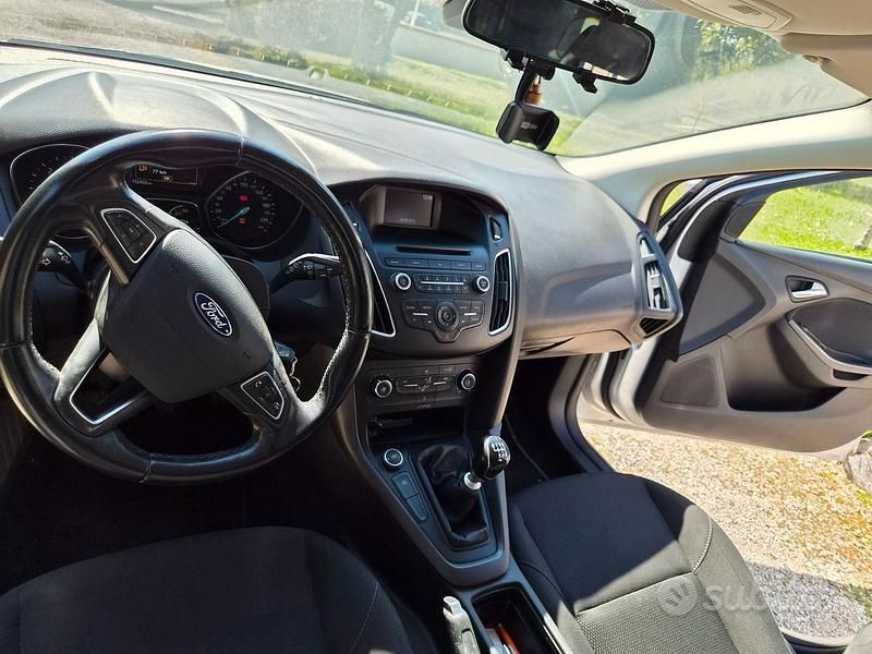 Usata Ford Focus S 120 CV (88 kW) 2015 Grigio Station wagon