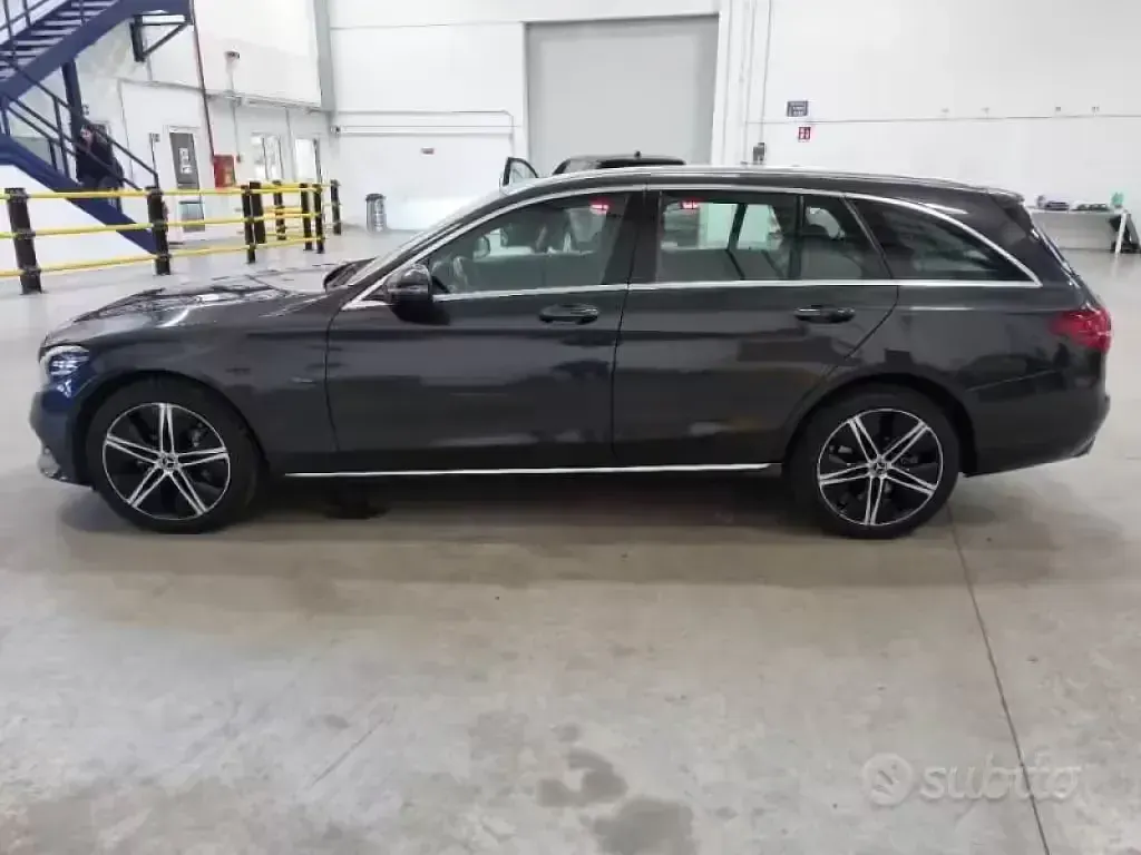 Usata Mercedes C300e Business 194 CV (142 kW) 2020 Nero Station wagon