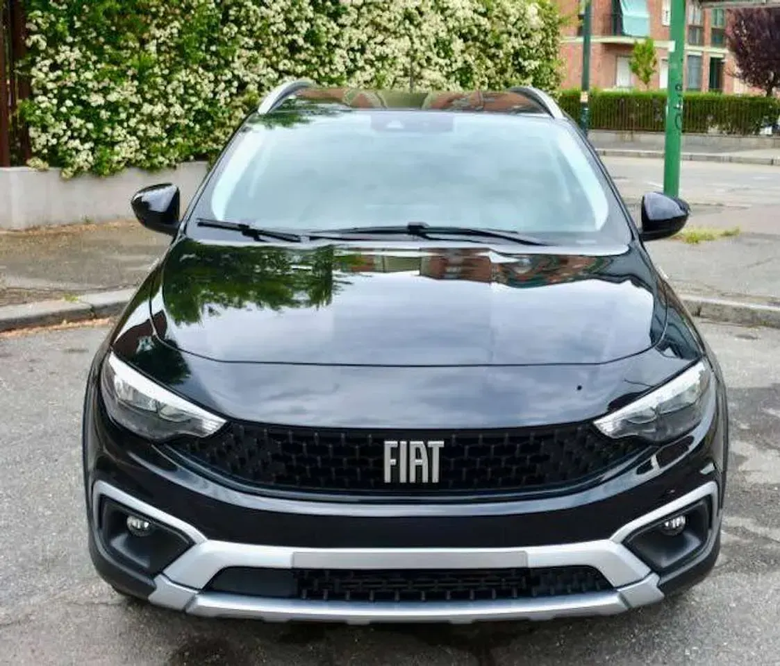 Usata Fiat Tipo Cross 131 CV (96 kW) 2022 Nero vulcano Berlina