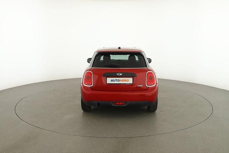 Usata Mini ONE 75 CV (55 kW) 2017 Rosso Utilitaria