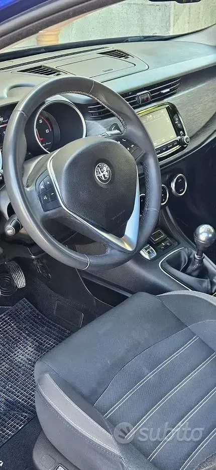 Usata Alfa Romeo Giulietta 120 CV (88 kW) 2020 Bluazzurro Utilitaria