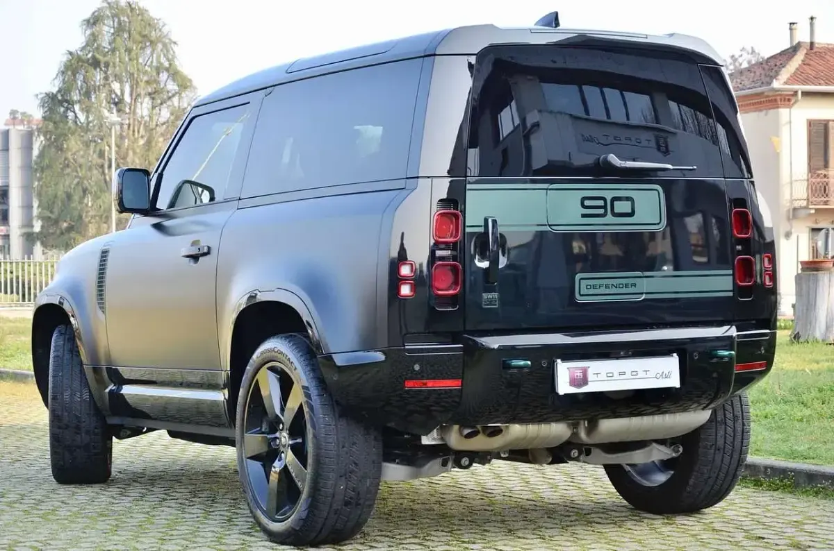 Usata Land Rover Defender 200 CV (147 kW) 2024 Grigio SUV