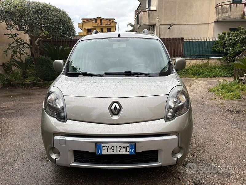 Usata Renault Kangoo 90 CV (66 kW) 2011 Grigio Monovolume