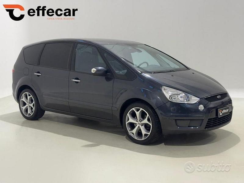 Usata Ford S-MAX Titanium 140 CV (102 kW) 2008 Nero Monovolume