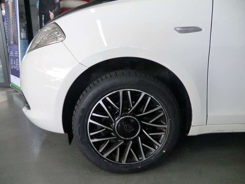 Usata Lancia Ypsilon 69 CV (50 kW) 2015 Bianco Utilitaria