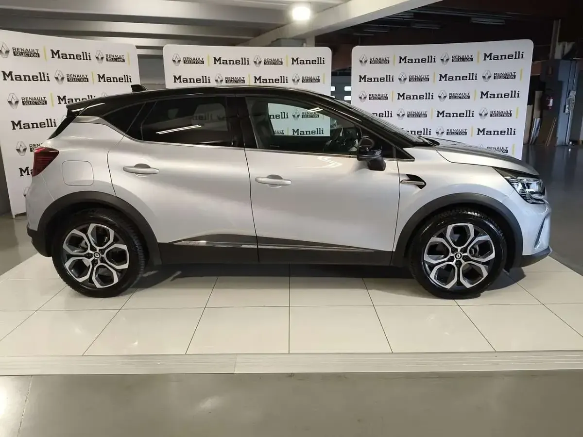 Usata Renault Captur Techno 145 CV (106 kW) 2023 Grigio SUV