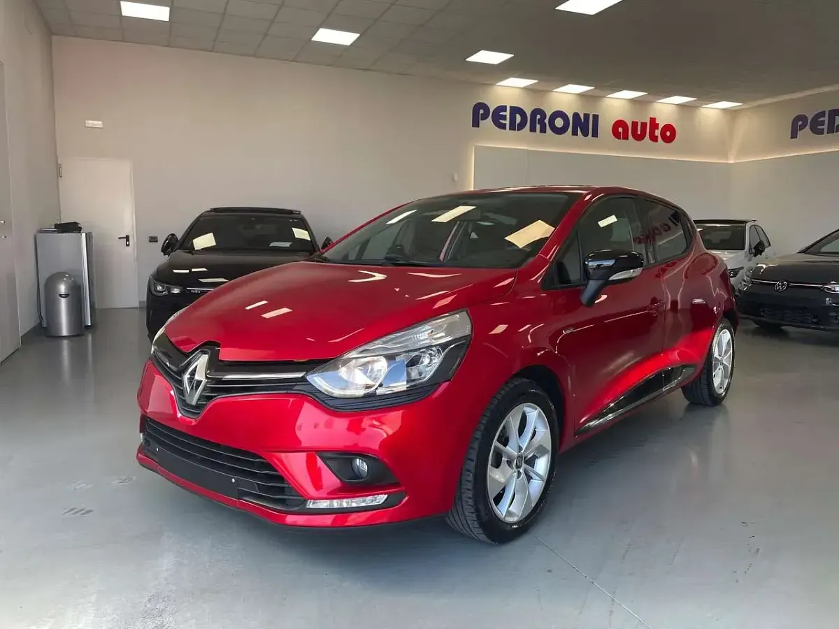 Usata Renault Clio IV LIMITED 73 CV (53 kW) 2017 Rosso Berlina