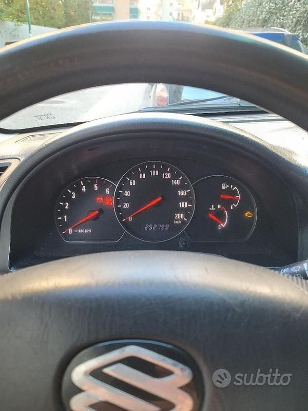 Nero Usata 2004 Suzuki Grand Vitara Station wagon | 4000 € (Super prezzo) - Immagine 1/4