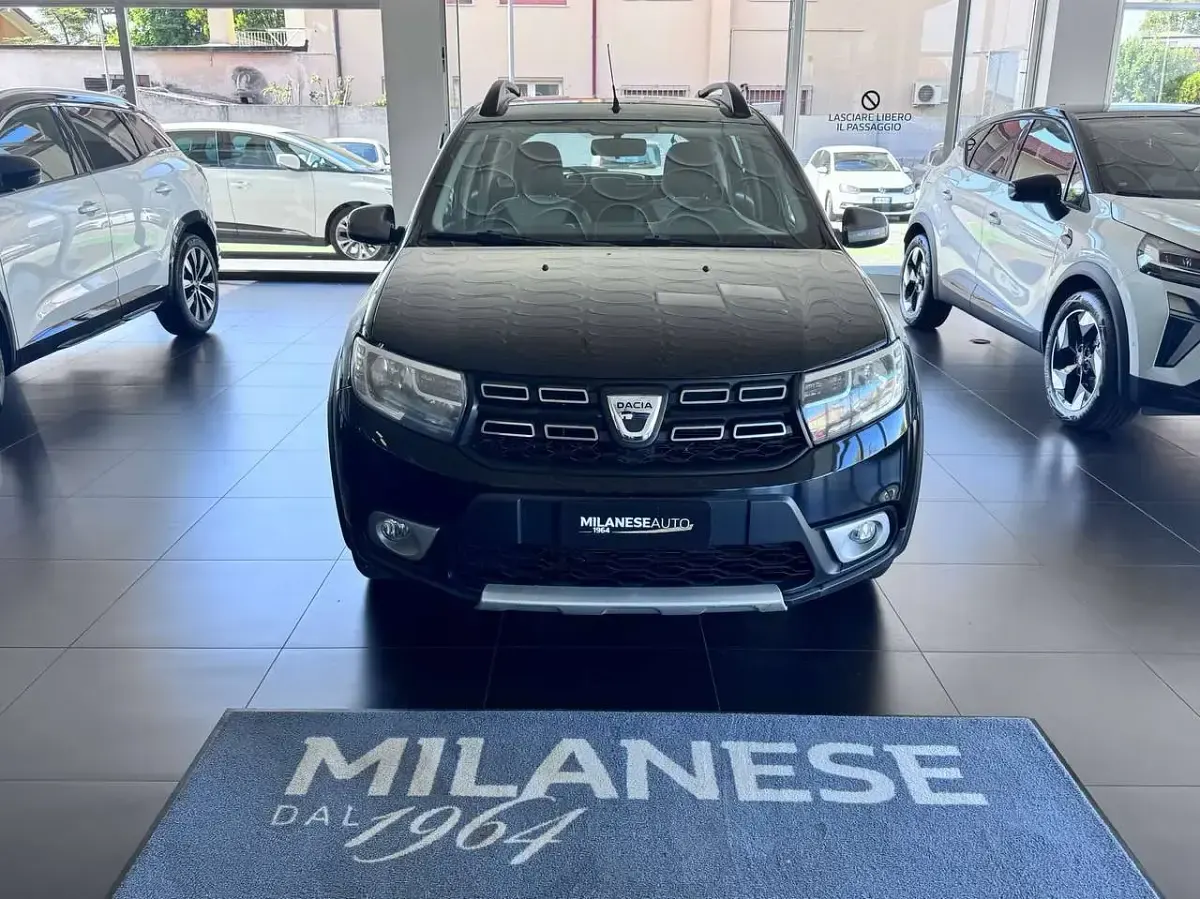 Usata Dacia Sandero Stepway 90 CV (66 kW) 2017 Nero Berlina