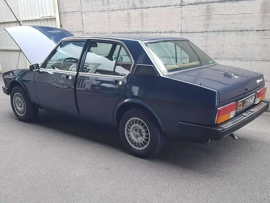 Usata Alfa Romeo Alfetta 129 CV (94 kW) 1981 Blu/azzurro Berlina