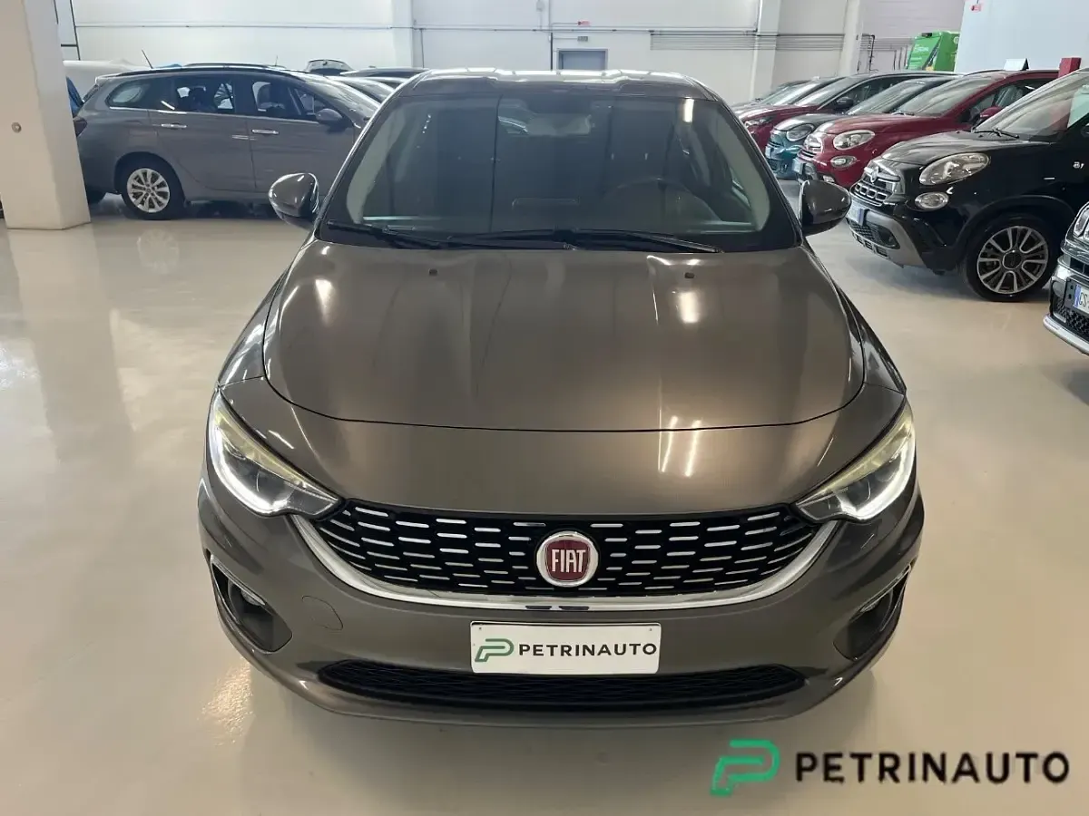 Usata Fiat Tipo Lounge 95 CV (69 kW) 2016 Grigio Berlina