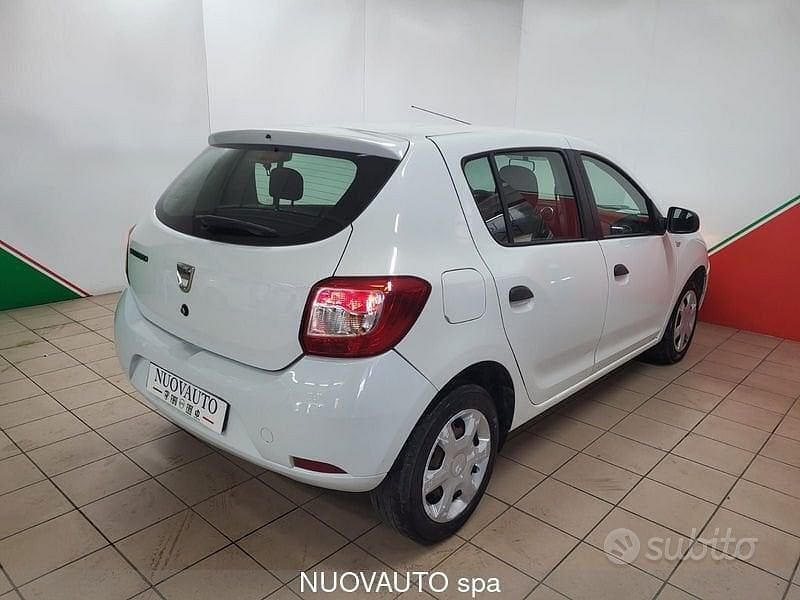 Usata Dacia Sandero Lauréate 90 CV (66 kW) 2016 Bianco Berlina