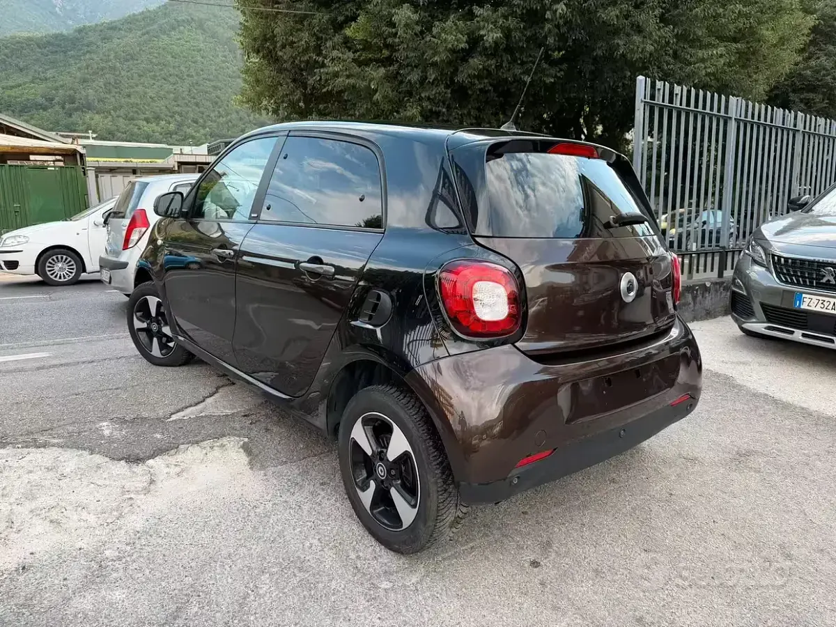 Usata Smart ForFour Passion 90 CV (66 kW) 2018 Marrone Utilitaria