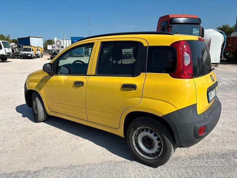 Usata Fiat Panda Easy 80 CV (58 kW) 2017 Giallo Utilitaria