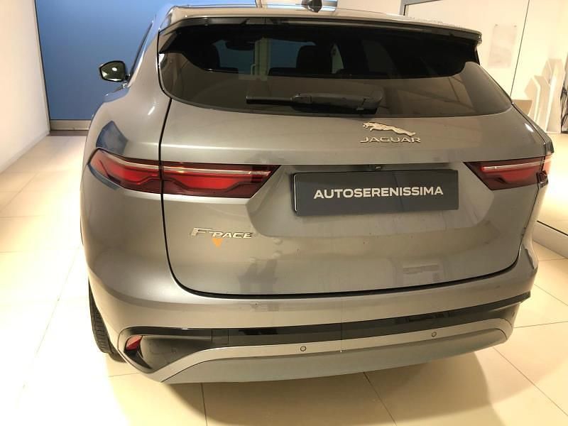 Usata Jaguar F-Pace R-Dynamic 204 CV (150 kW) 2023 Eiger grey SUV