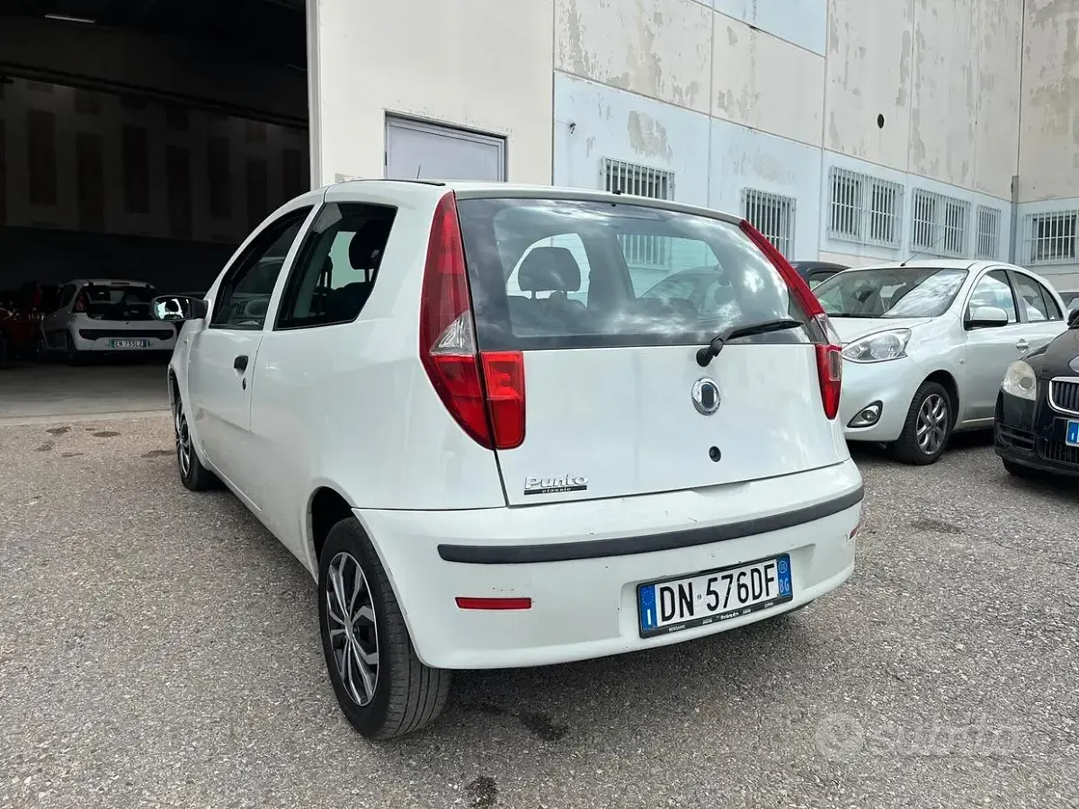Usata Fiat Punto Classica 60 CV (44 kW) 2008 Bianco Utilitaria
