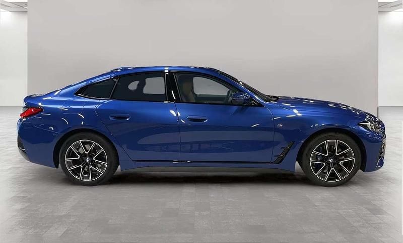 Usata BMW 420 M Sport 184 CV (135 kW) 2025 Blu/azzurro Utilitaria