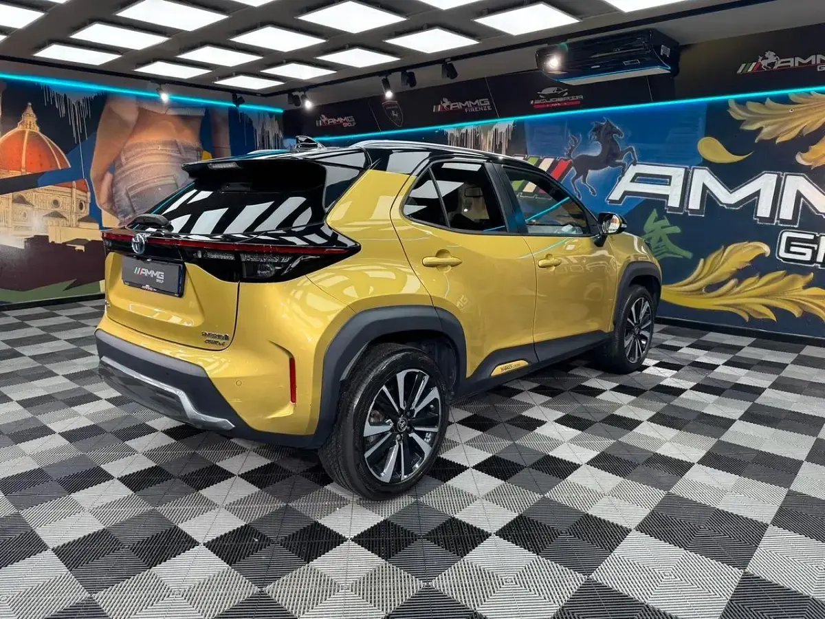 Usata Toyota Yaris Cross 92 CV (67 kW) 2022 Giallo SUV