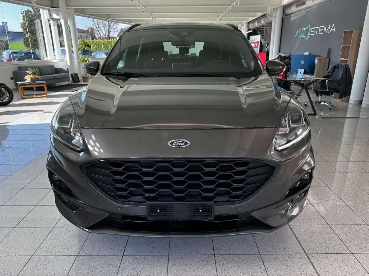 Usata Ford Kuga ST-Line 120 CV (88 kW) 2024 Grigio metallizzato SUV