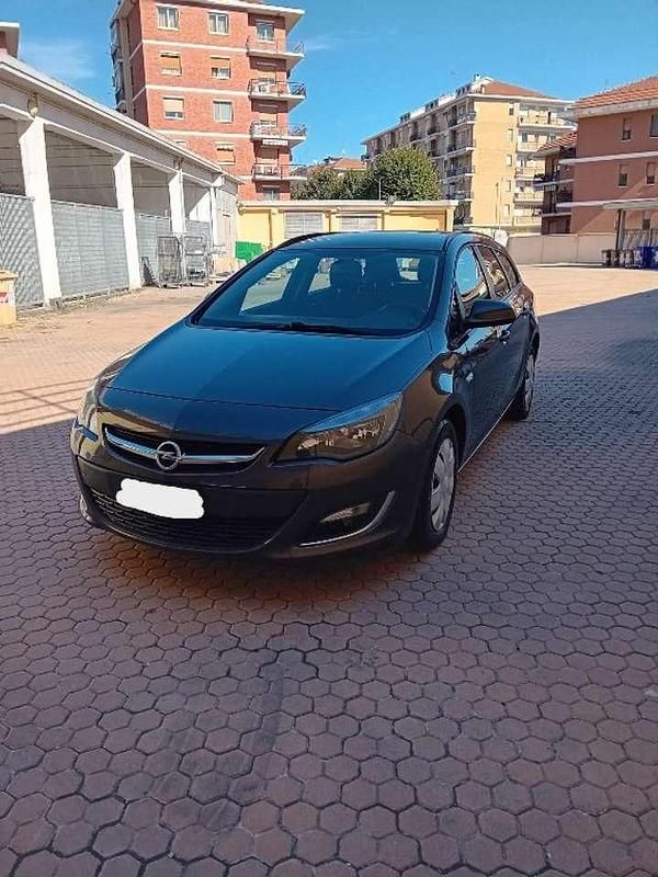 Usata Opel Astra 101 CV (74 kW) 2013 Grigio scuro Station wagon