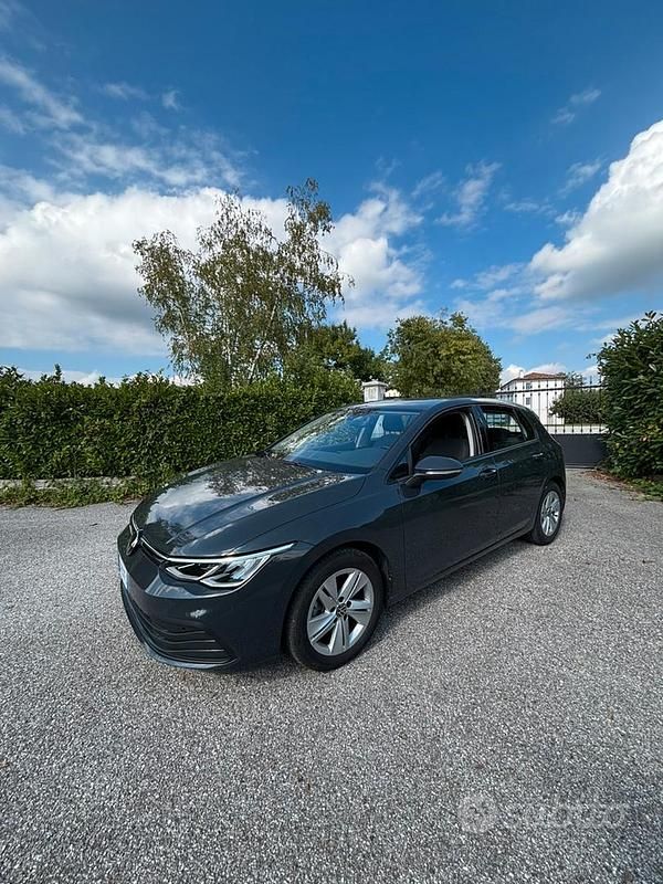 Usata VW Golf VIII 116 CV (85 kW) 2023 Grigio Berlina