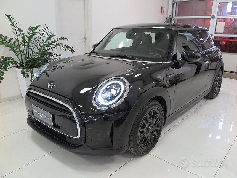 Usata Mini ONE Classic 102 CV (75 kW) 2021 Nero Utilitaria