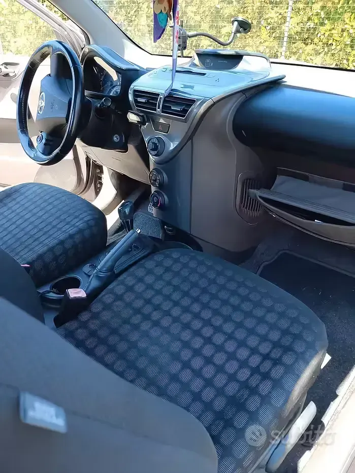 Käytetty Toyota iQ 98 HP (72 kW) 2009 Viistoperä