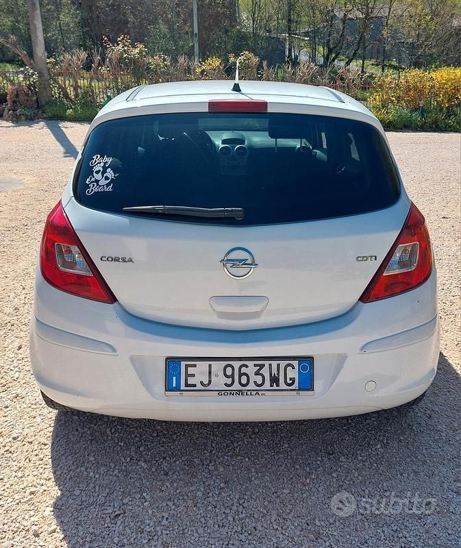 Usata Opel Corsa Cosmo 95 CV (69 kW) 2011 Bianco Utilitaria