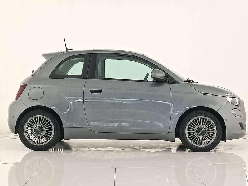 Usata Fiat 500e La Prima 42 kW (58 CV) 2021 Grigio minerale Berlina