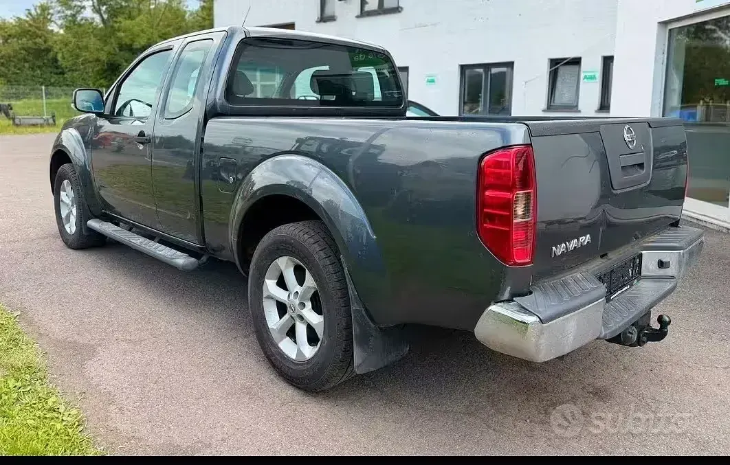 Usata Nissan Navara 190 CV (139 kW) 2014 Grigio Pick-up