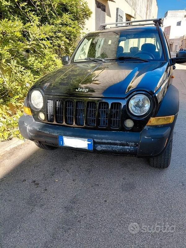 Usata Jeep Cherokee 163 CV (119 kW) 2006 Nero SUV