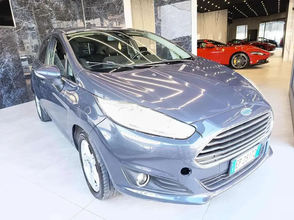 Usata Ford Fiesta 75 CV (55 kW) 2013 Blu Berlina