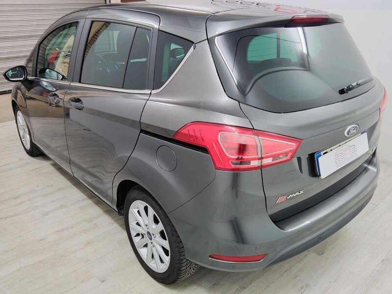 Usata Ford B-MAX Titanium 101 CV (74 kW) 2015 Grigio scuro Monovolume
