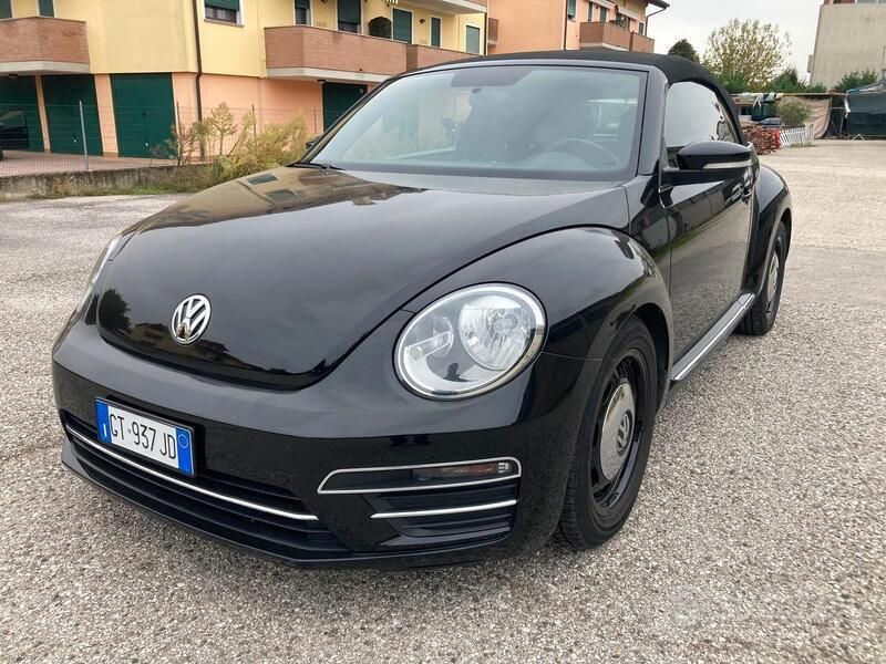 Usata VW Beetle Cabriolet Sport 220 CV (161 kW) 2014 Marrone Cabrio