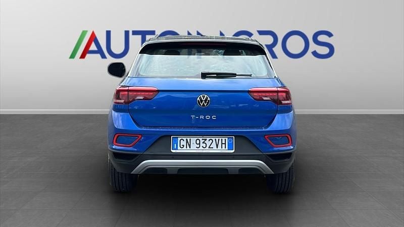 Usata VW T-Roc Life 150 CV (110 kW) 2023 Blu SUV
