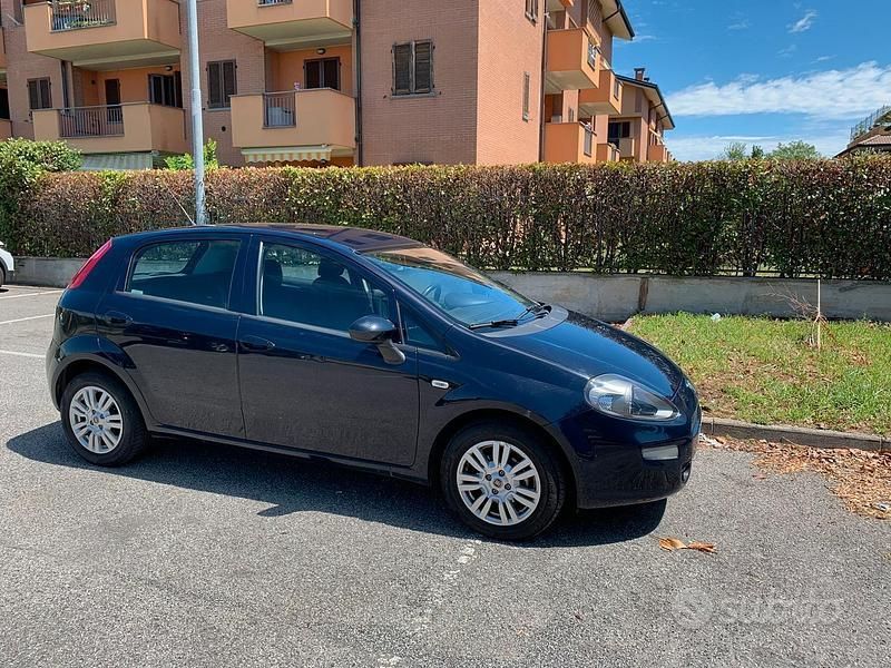 Blu Usata 2016 Fiat Punto Due volumi | 4900 € (Buon prezzo) - Immagine 1/4