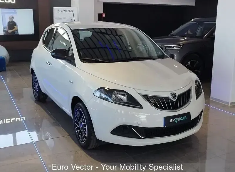 Usata Lancia Ypsilon 70 CV (51 kW) 2024 Utilitaria